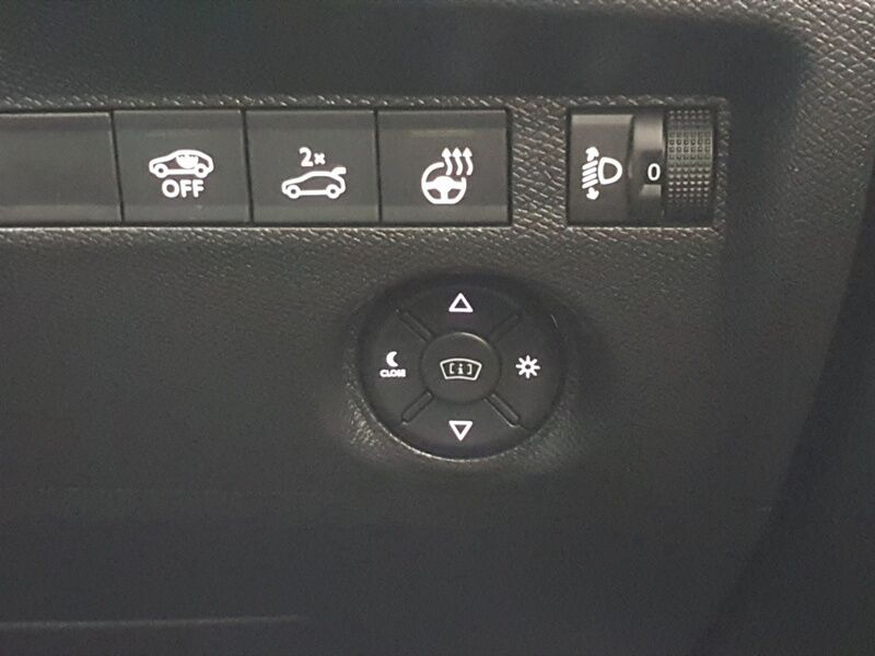 More views of Citroen e-C4 X