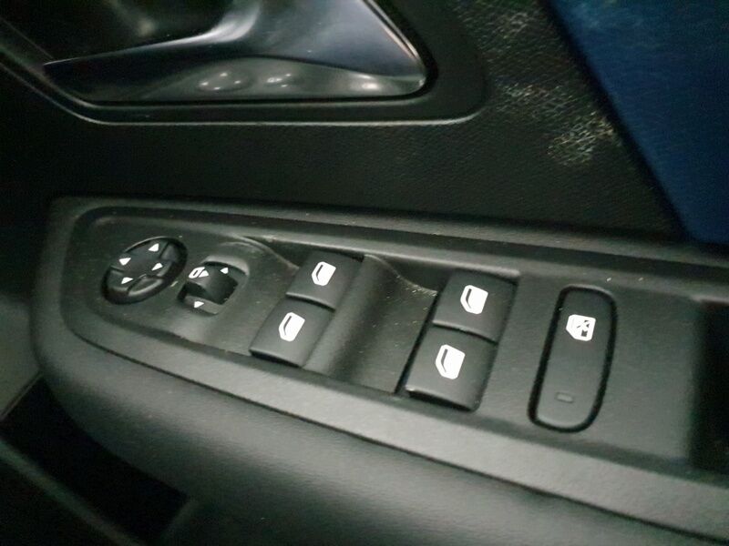 More views of Citroen e-C4 X