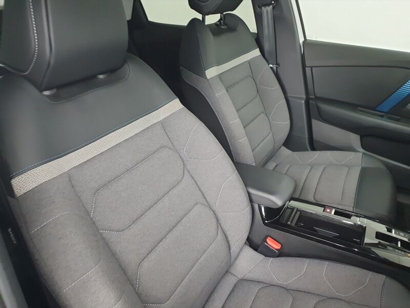 More views of Citroen e-C4 X