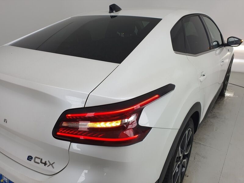 More views of Citroen e-C4 X