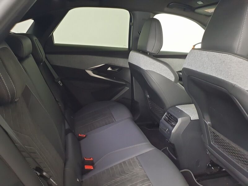 More views of Peugeot 3008