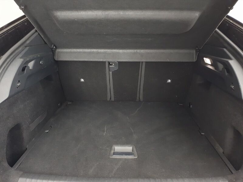 More views of Peugeot 3008