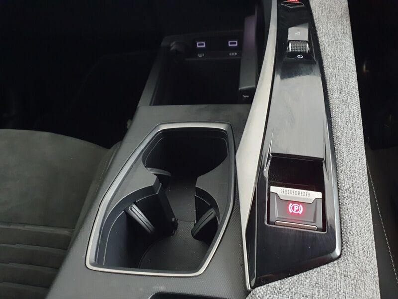 More views of Peugeot 3008