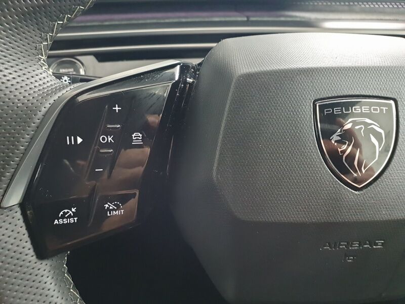 More views of Peugeot 3008