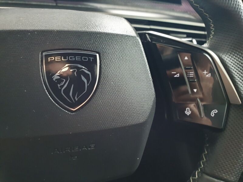 More views of Peugeot 3008