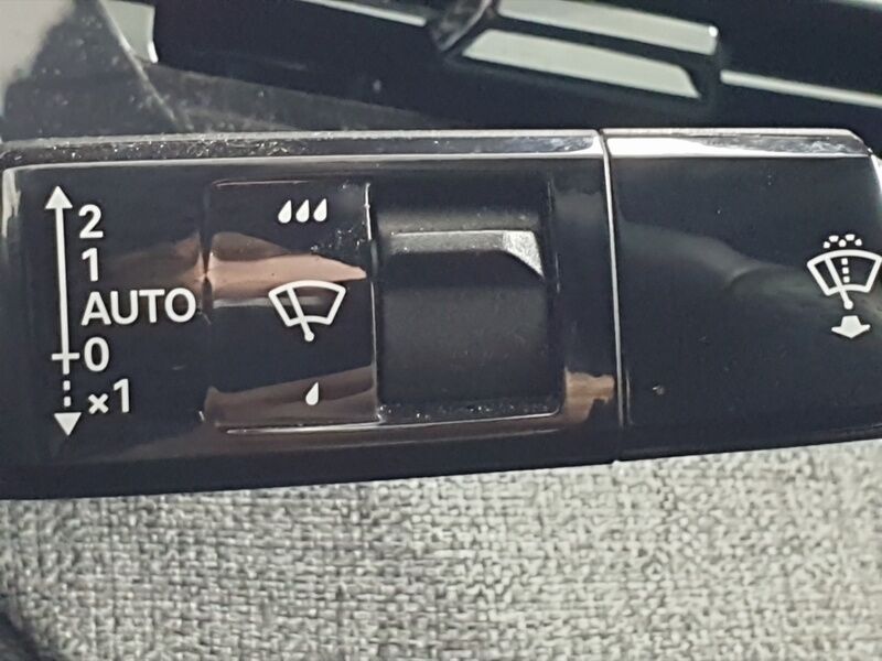 More views of Peugeot 3008