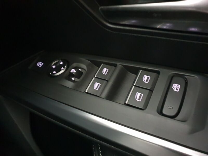 More views of Peugeot 3008