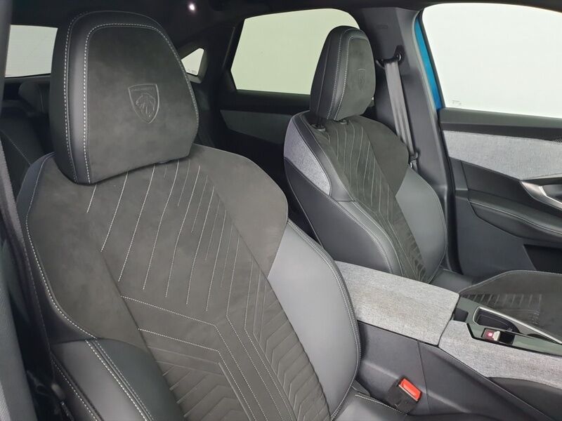 More views of Peugeot 3008