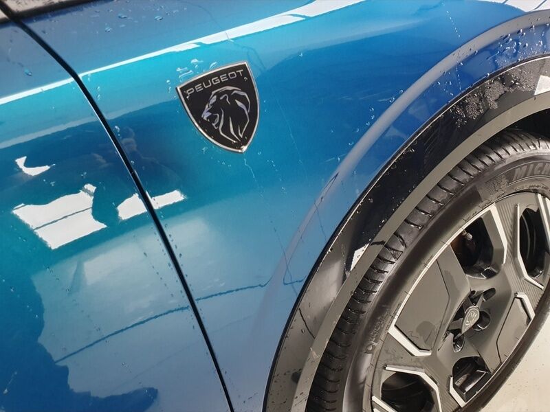 More views of Peugeot 3008