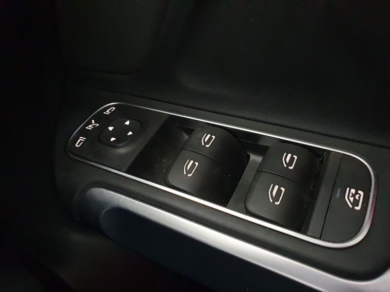 More views of Mercedes-Benz EQB