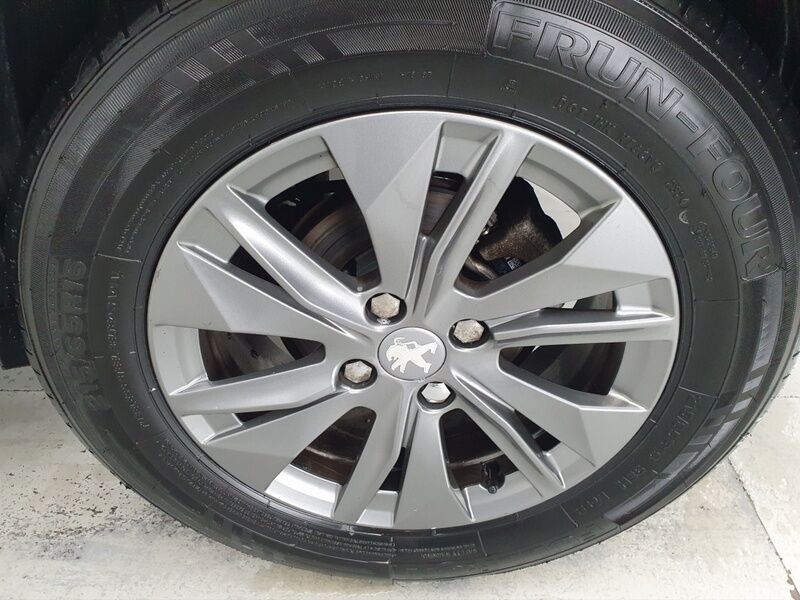 More views of Peugeot 2008