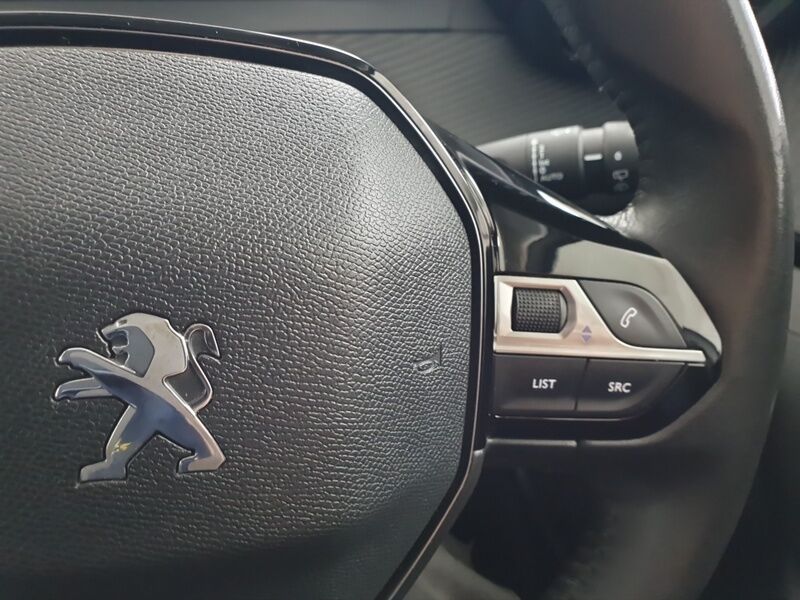 More views of Peugeot 2008