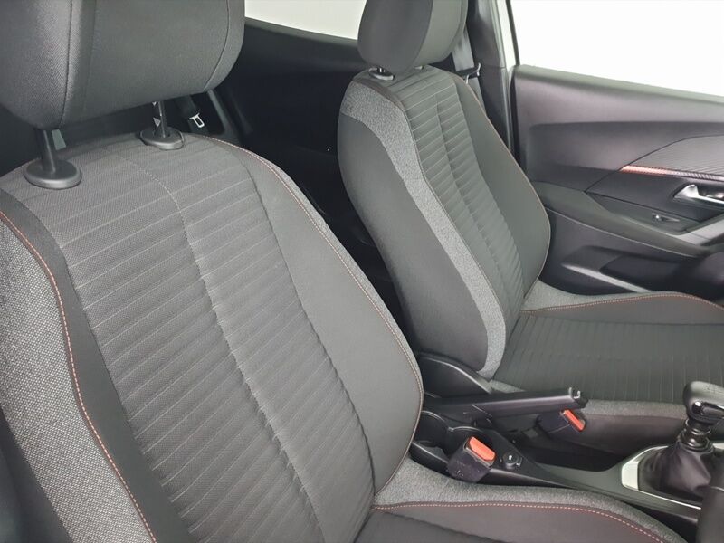 More views of Peugeot 2008