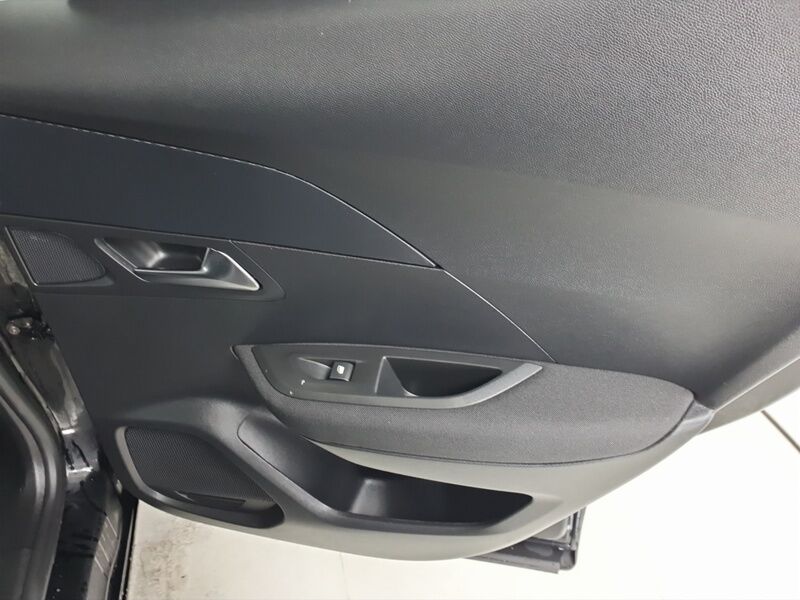 More views of Peugeot 2008