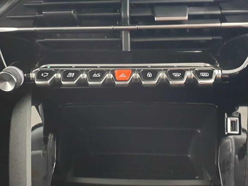 More views of Peugeot 2008