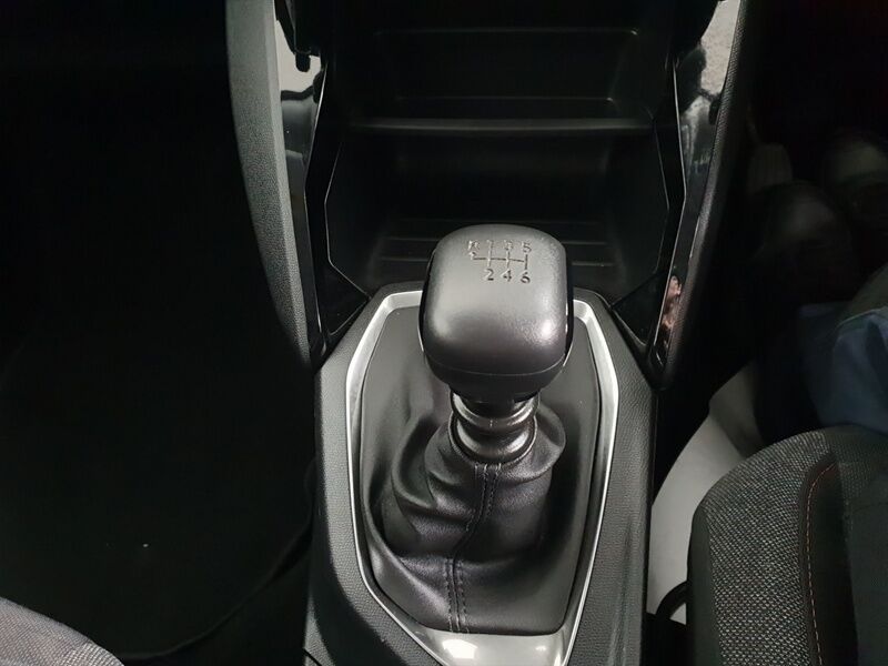 More views of Peugeot 2008