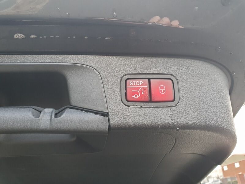 More views of Mercedes-Benz EQC