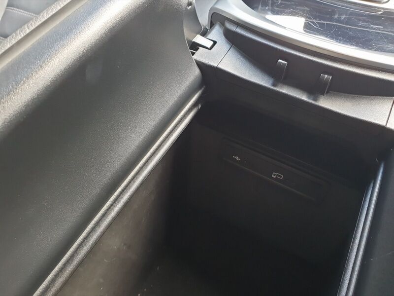 More views of Mercedes-Benz EQC