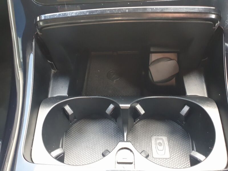 More views of Mercedes-Benz EQC