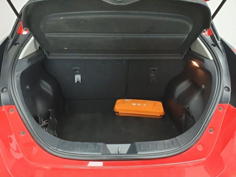 More views of Nissan Leaf