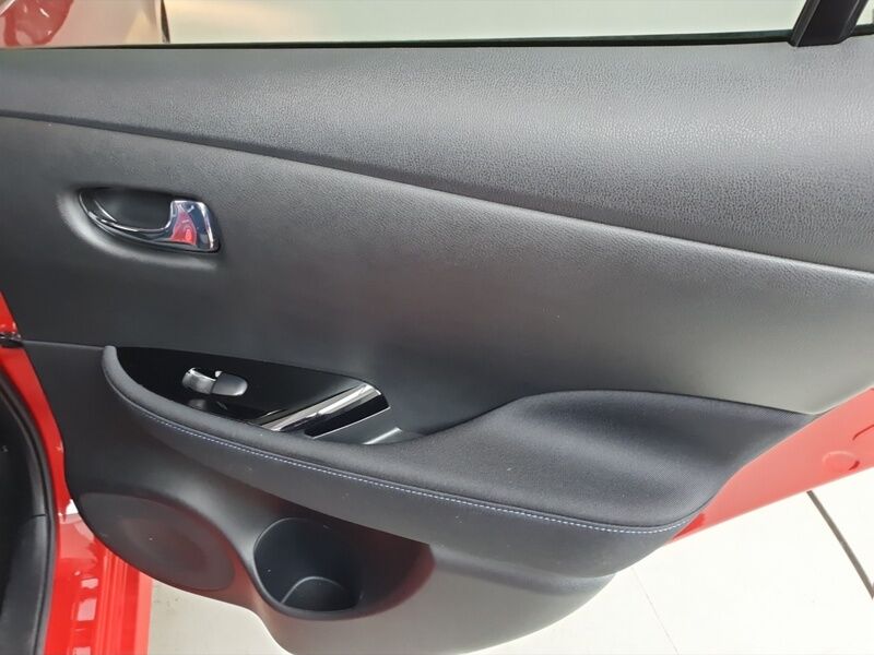 More views of Nissan Leaf