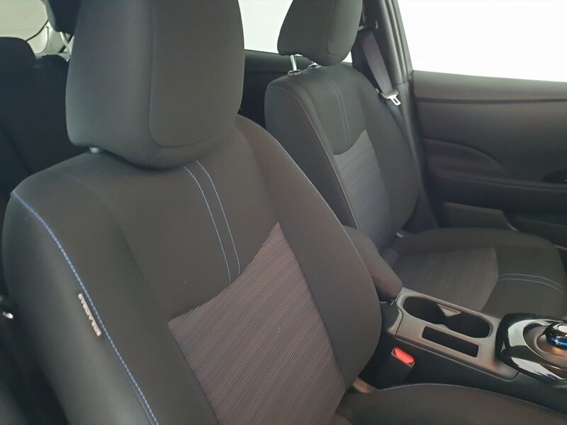 More views of Nissan Leaf