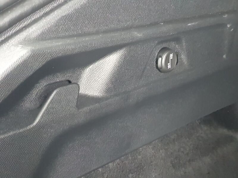 More views of Peugeot 3008