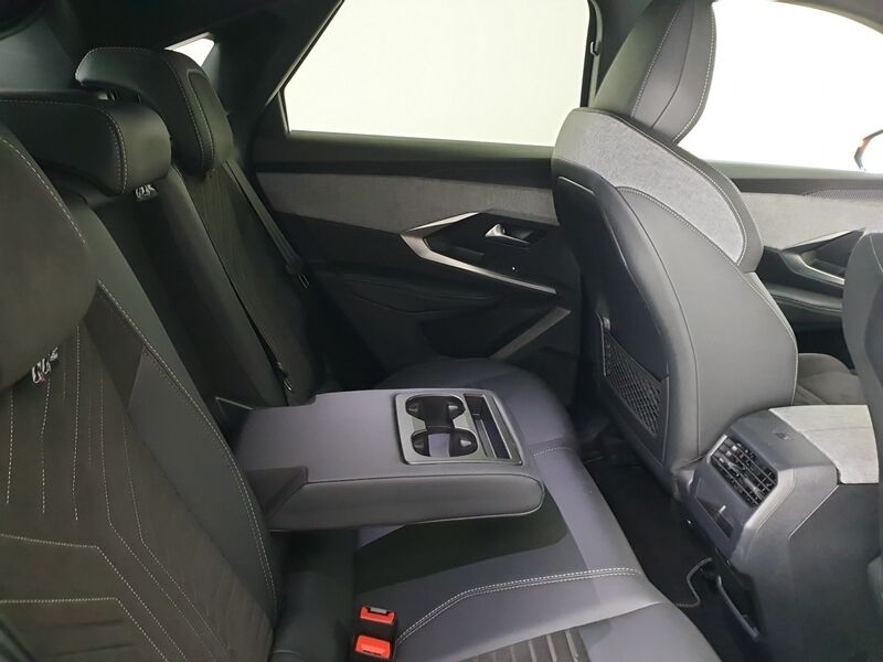 More views of Peugeot 3008