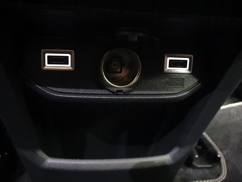 More views of Peugeot 3008