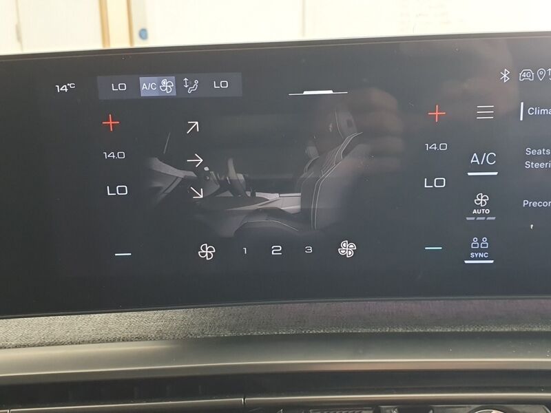 More views of Peugeot 3008