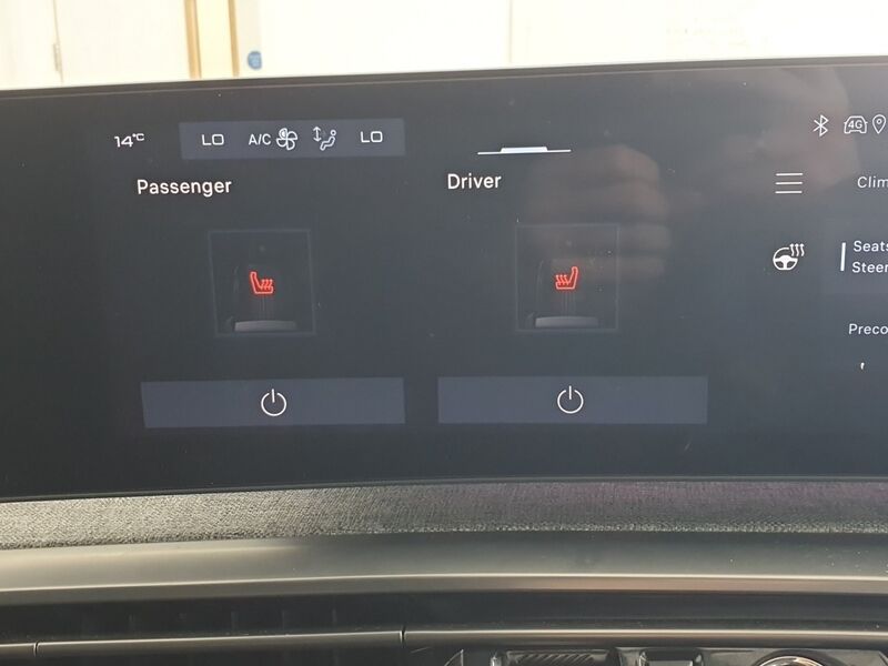 More views of Peugeot 3008