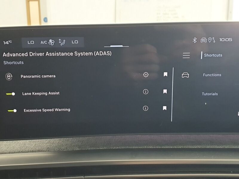 More views of Peugeot 3008