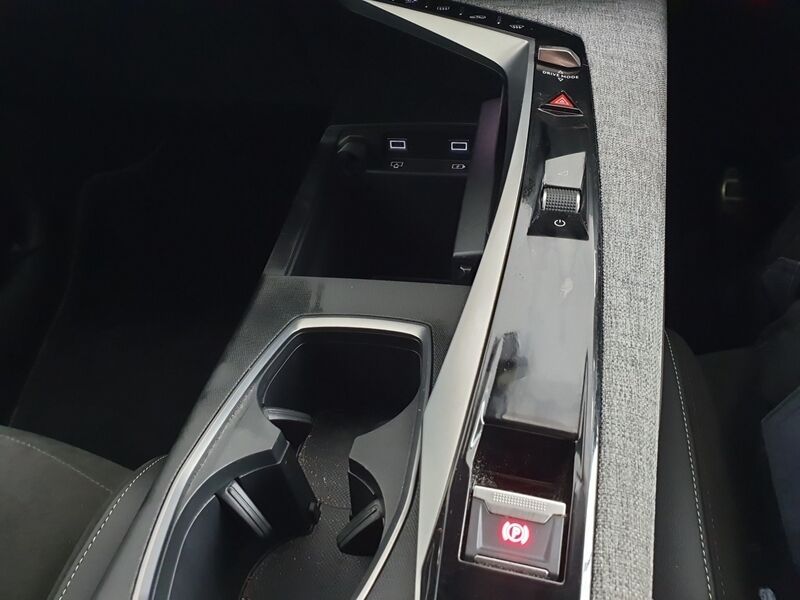 More views of Peugeot 3008