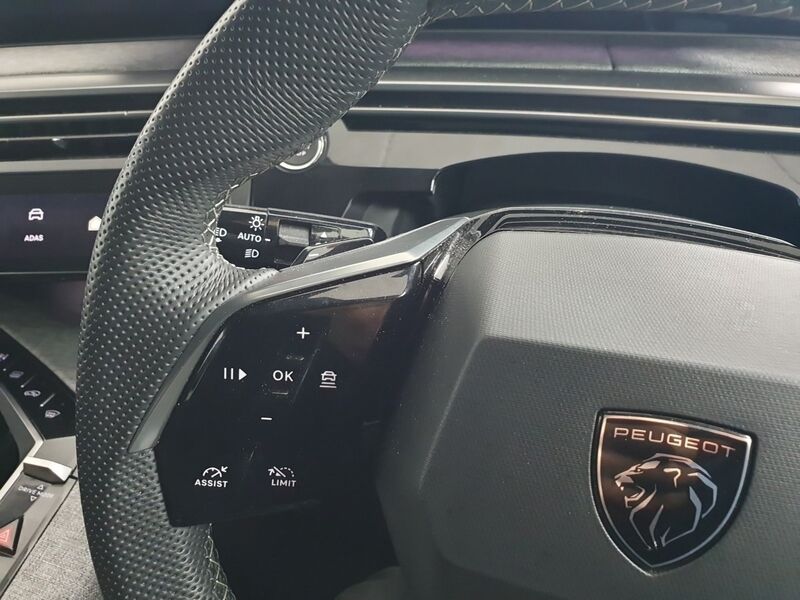 More views of Peugeot 3008