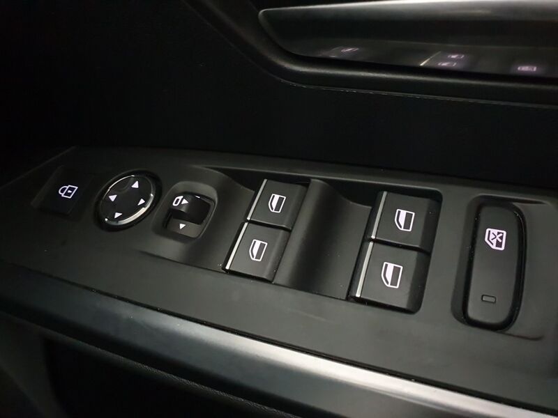 More views of Peugeot 3008