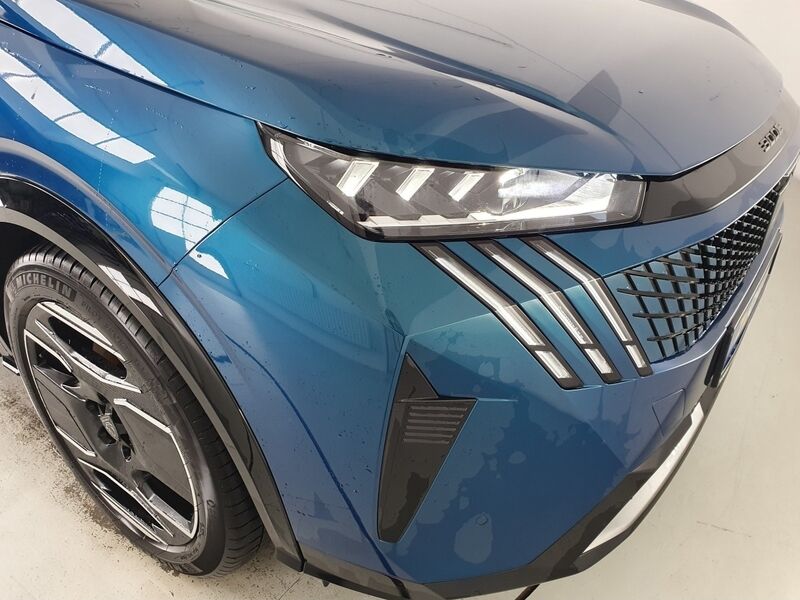 More views of Peugeot 3008