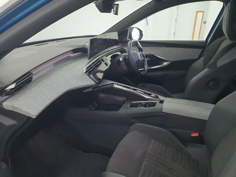 More views of Peugeot 3008