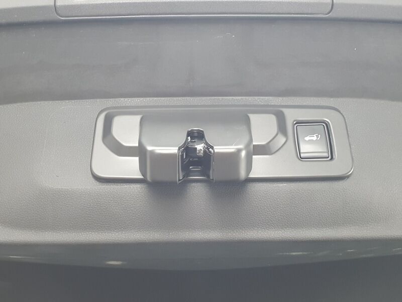 More views of Renault Rafale