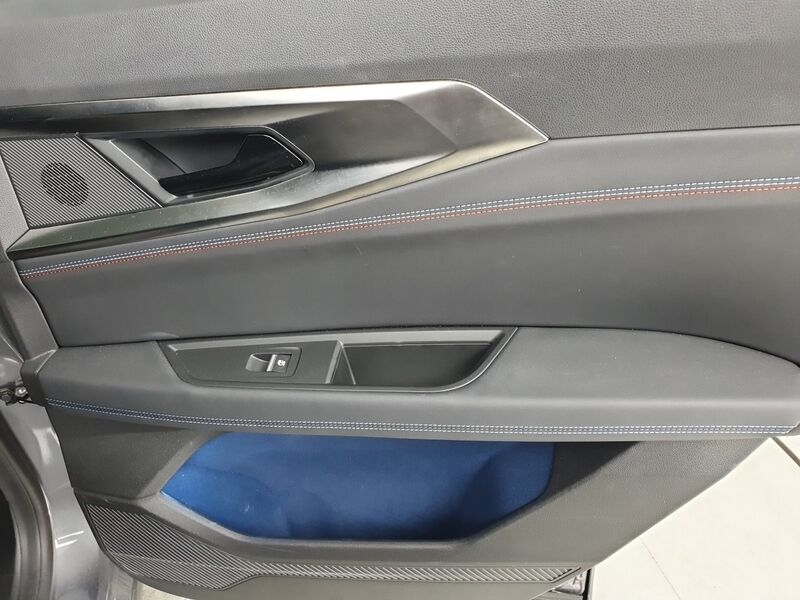 More views of Renault Rafale