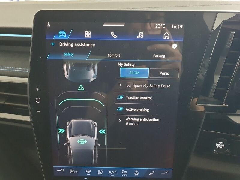 More views of Renault Rafale