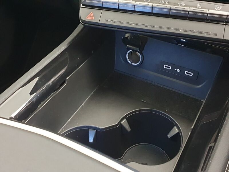 More views of Renault Rafale