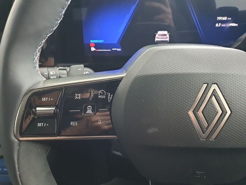 More views of Renault Rafale