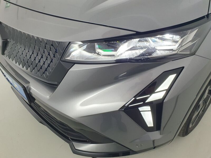 More views of Renault Rafale