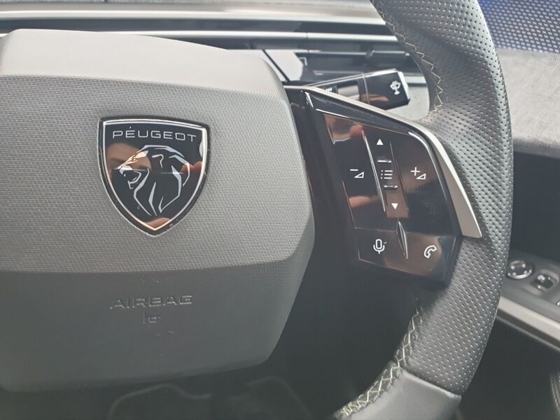 More views of Peugeot 3008