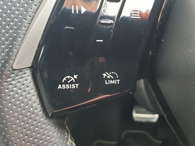 More views of Peugeot 3008