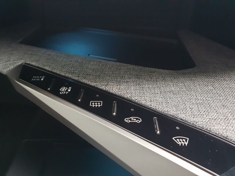 More views of Peugeot 3008