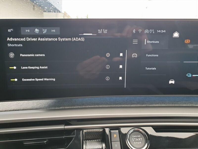 More views of Peugeot 3008