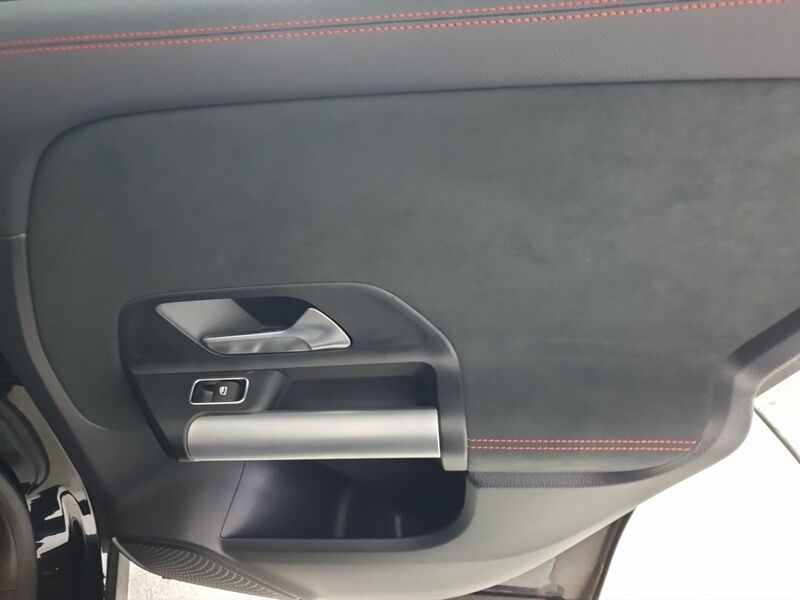 More views of Mercedes-Benz GLA