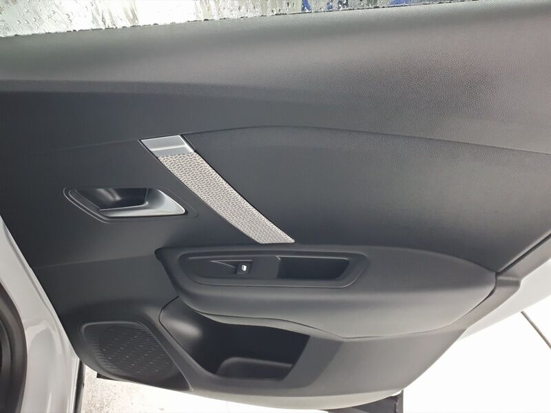 More views of Citroen e-C4