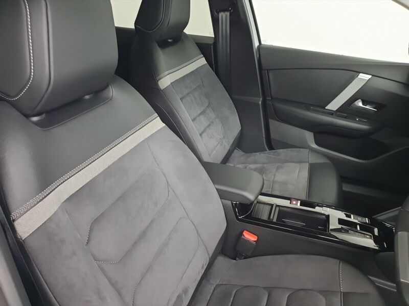 More views of Citroen e-C4